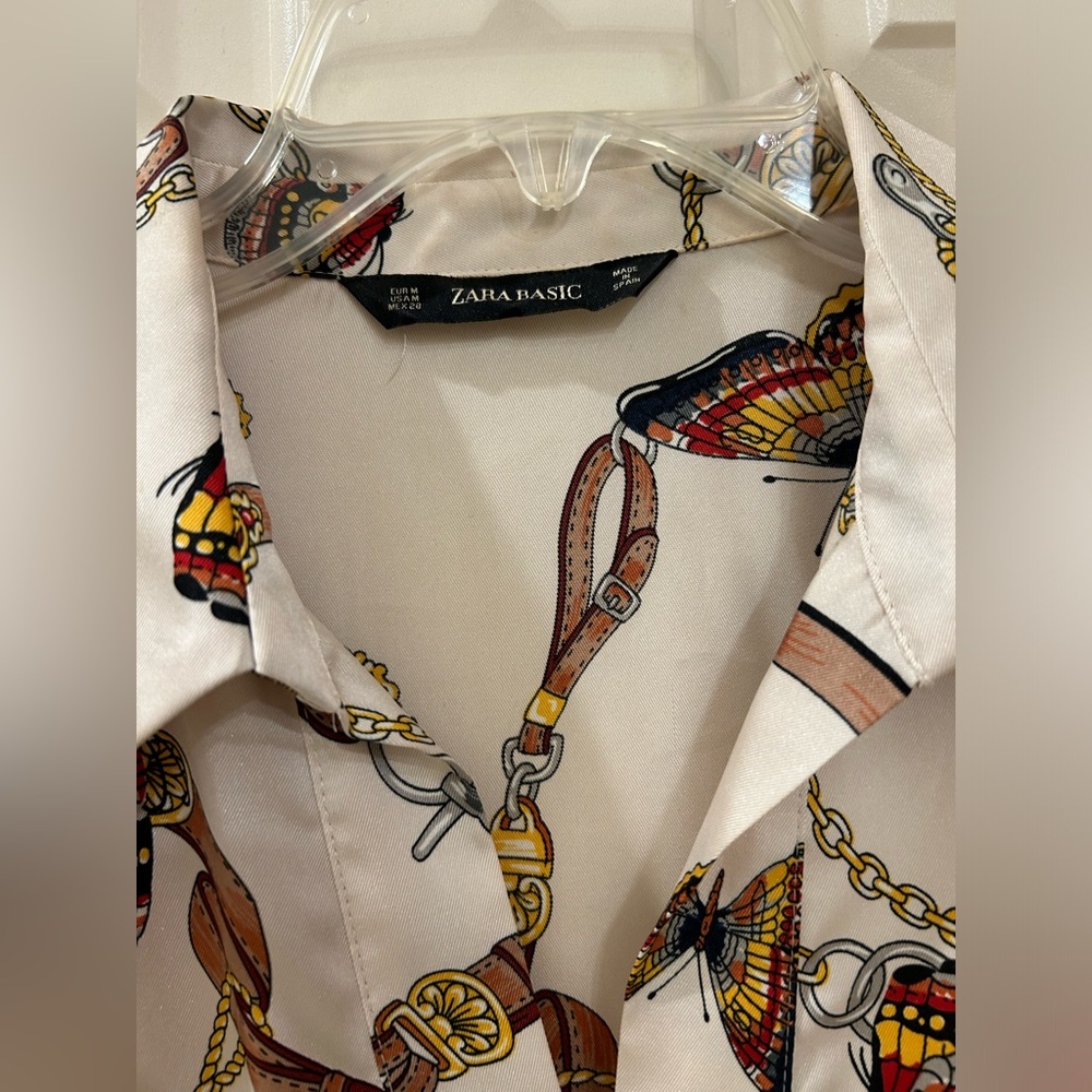 Zara Basic butterfly and chain printed blouse, V-Neck Pullover, Cream, S… - Picture 3 of 11